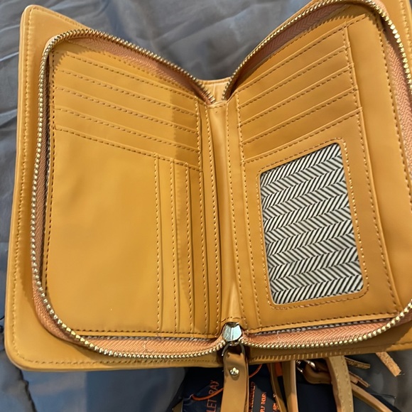 Brand new adorable Francesca’s tan bag with shoulder strap and handle - Picture 6 of 7